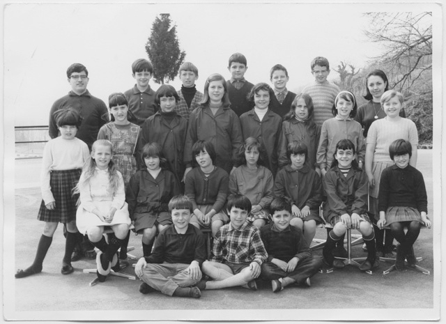 Alunni di Sala Capriasca con la maestra Maria Ceresa